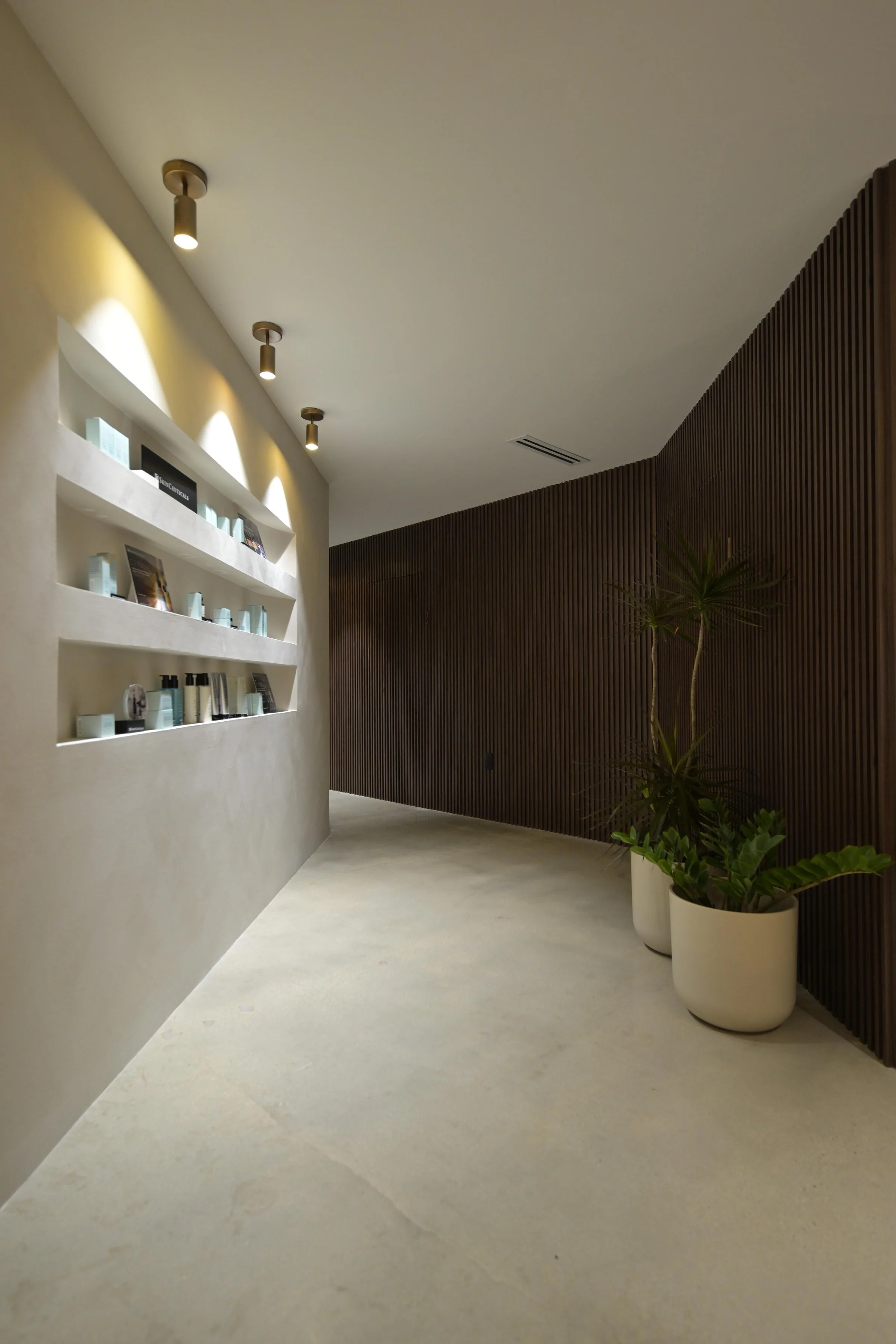 MIYAのフェイス&ボディエステナスター NIYA Miami - Beauty and Wellness Sanctuary in Bay Harbor Islands
